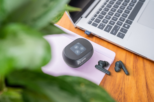 Voyager Free 60 UC SERIES – Made For Work, Music AND More